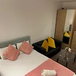 Canary Wharf O2 Arena Excel Greenwich London Apartment